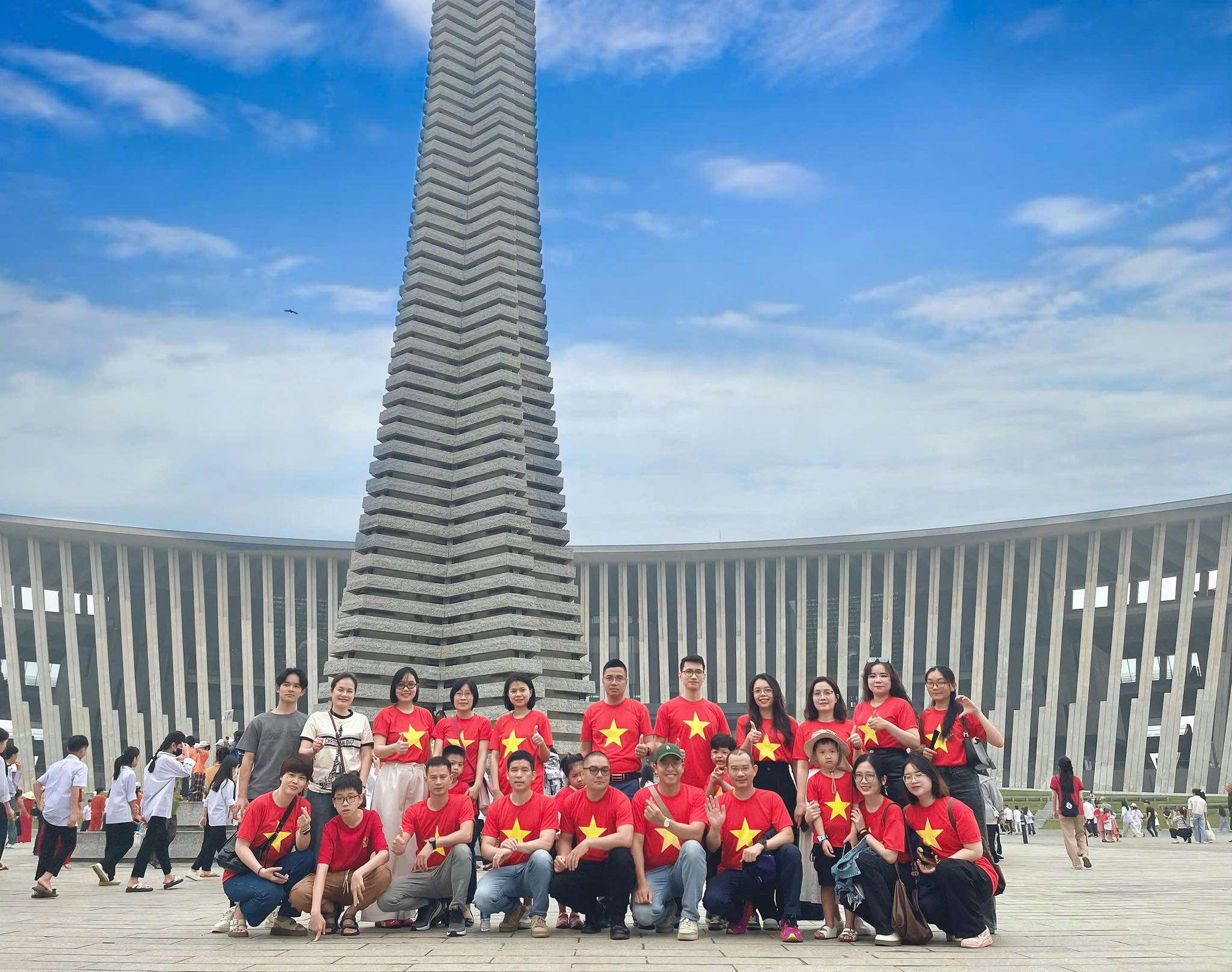 Tháng Tư rực rỡ, những giai điệu hào hùng lại vang vọng 🇻🇳